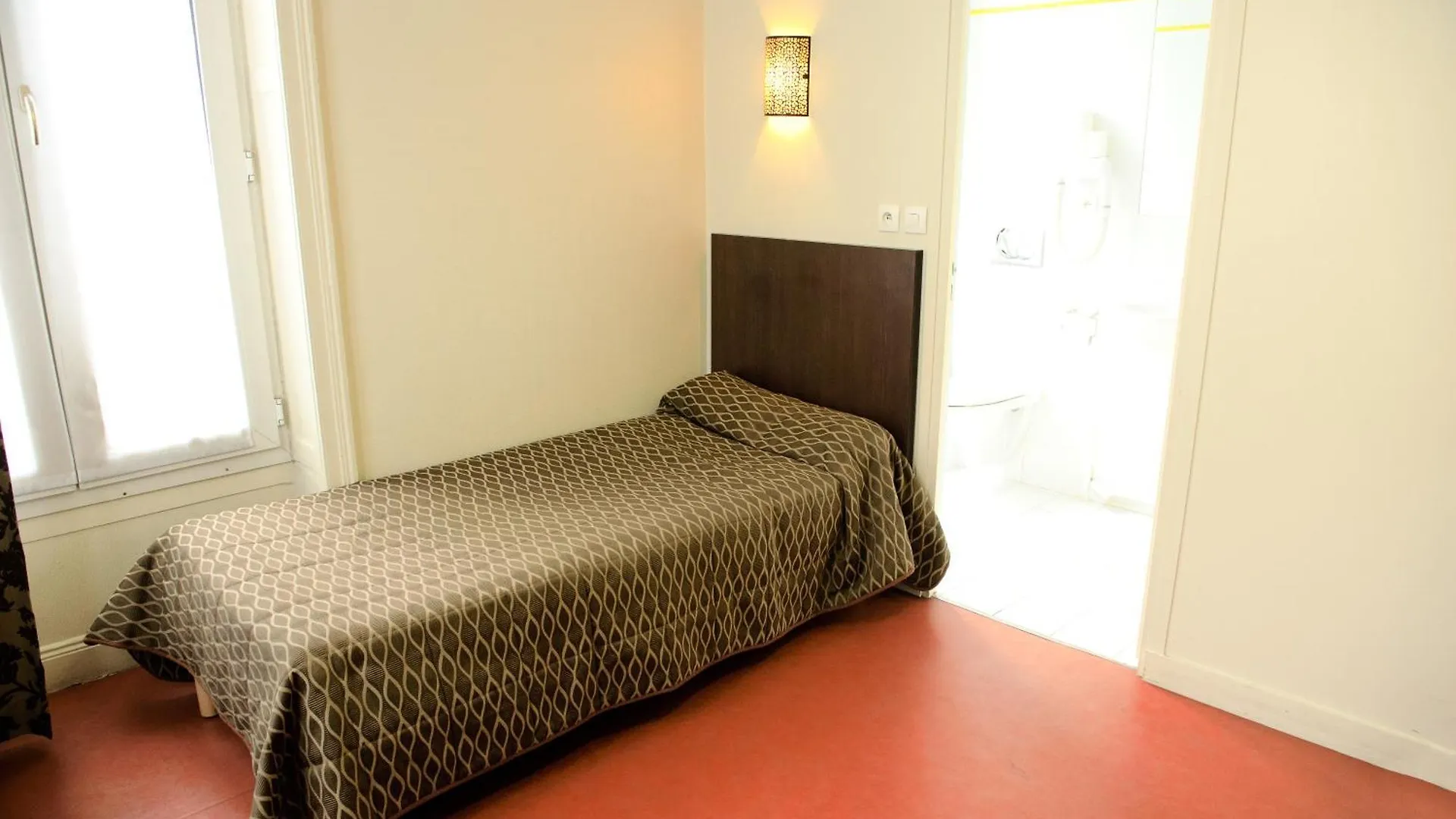 Hotel De Milan Paris 0*,  France
